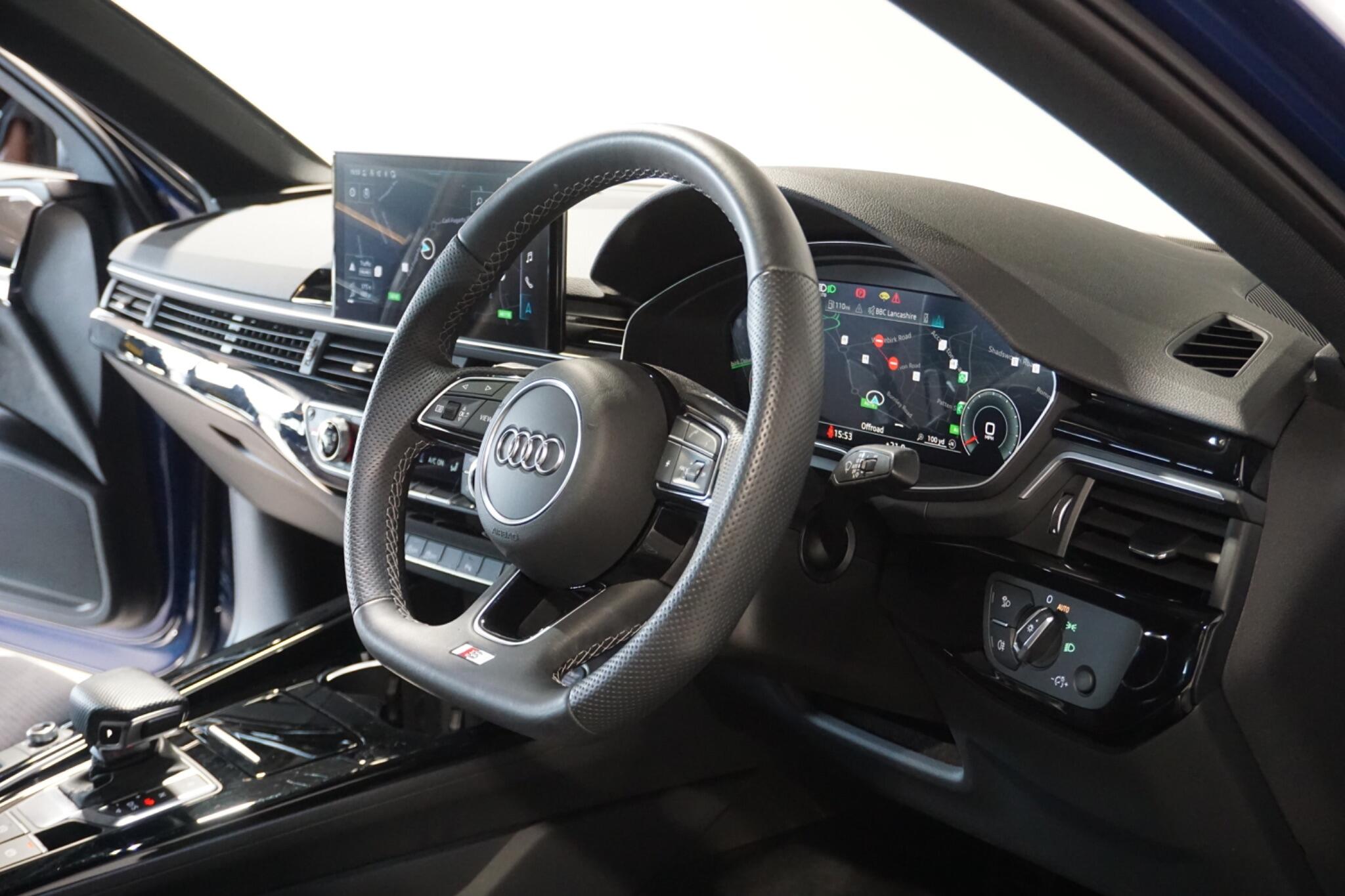 Audi A4 2.0 TDI 40 Black Edition Saloon 4dr Diesel S Tronic quattro Euro 6 (s/s) (204 ps)